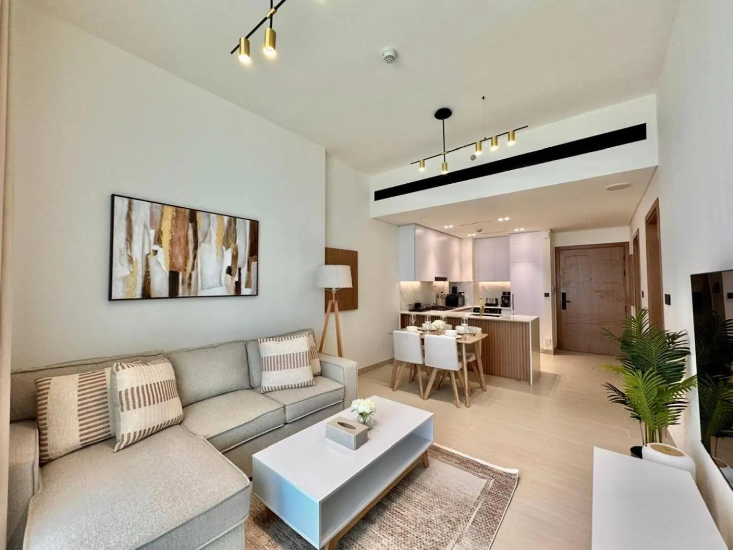 Modern 1-Bedroom Haven With Soothing Interiors Dubai 0*,