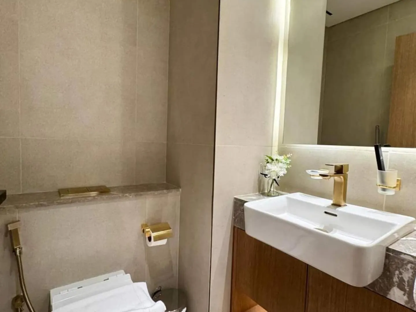 Modern 1-Bedroom Haven With Soothing Interiors Dubai 0*,  United Arab Emirates