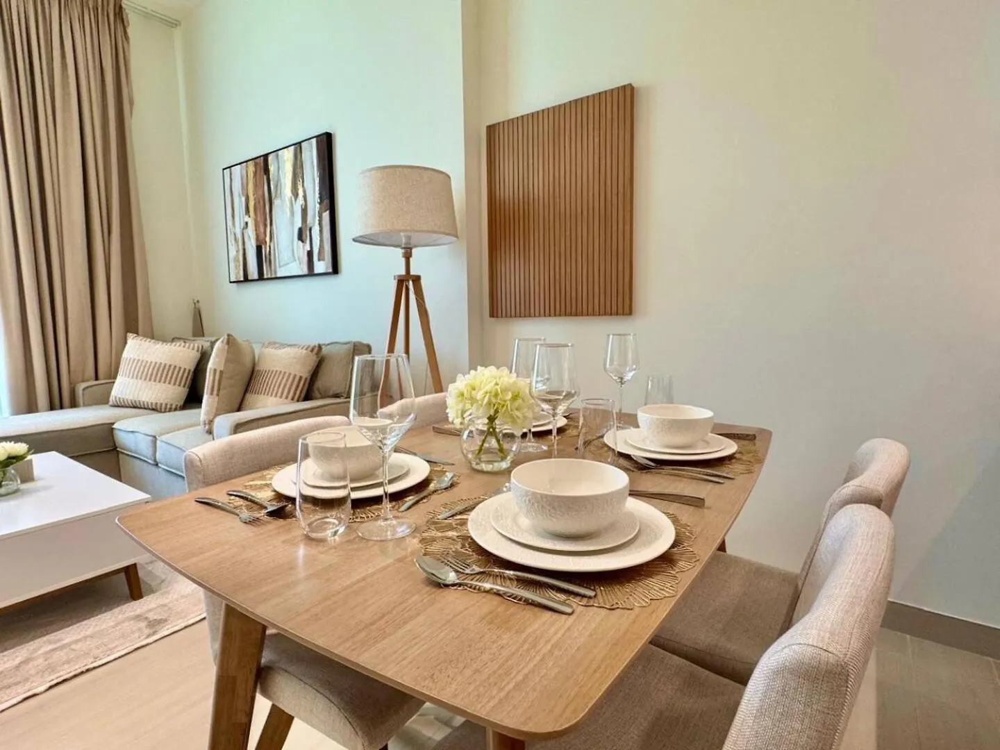 Modern 1-Bedroom Haven With Soothing Interiors 迪拜