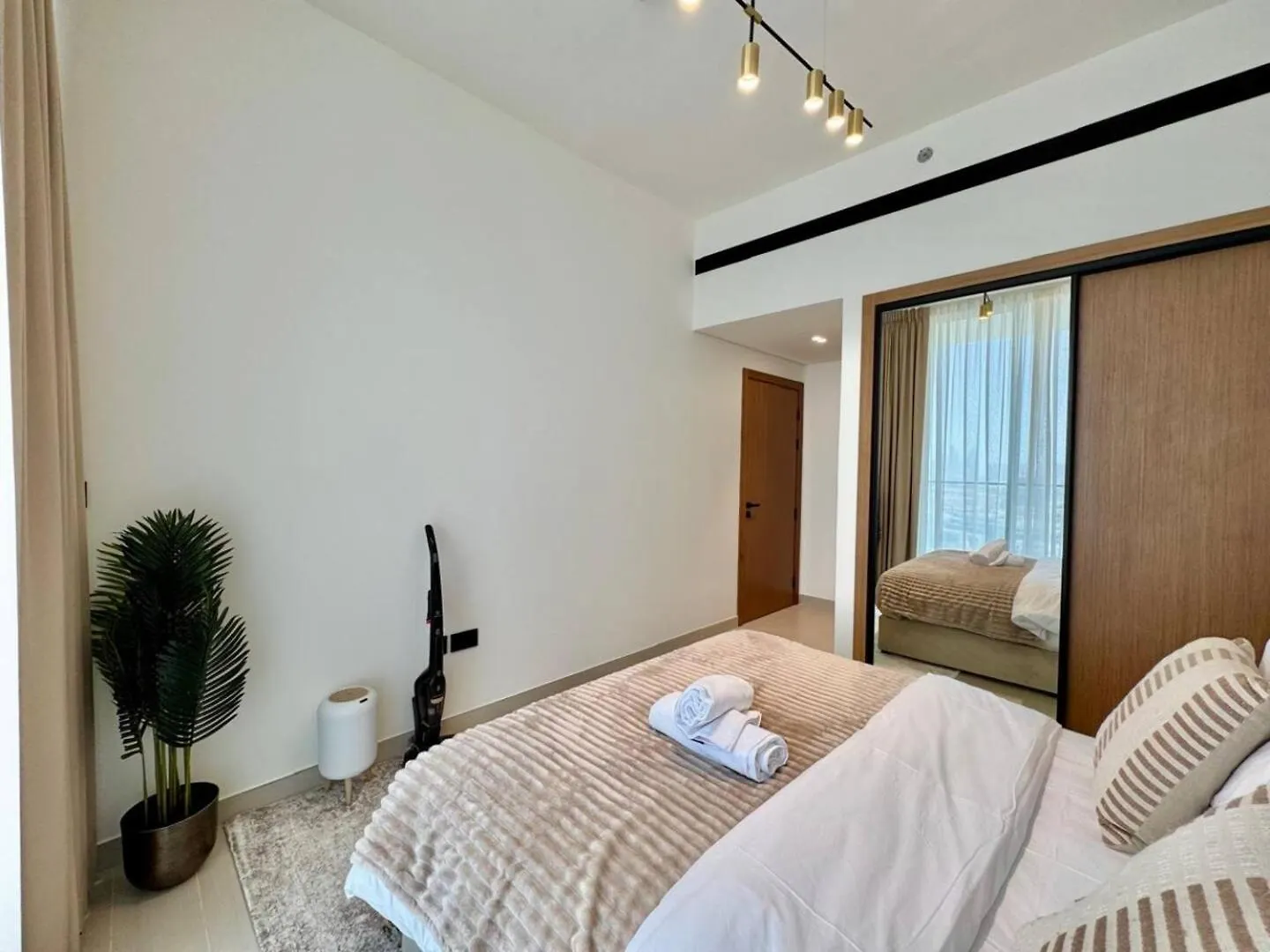 Modern 1-Bedroom Haven With Soothing Interiors Dubai 0*,  Emirati Arabi Uniti